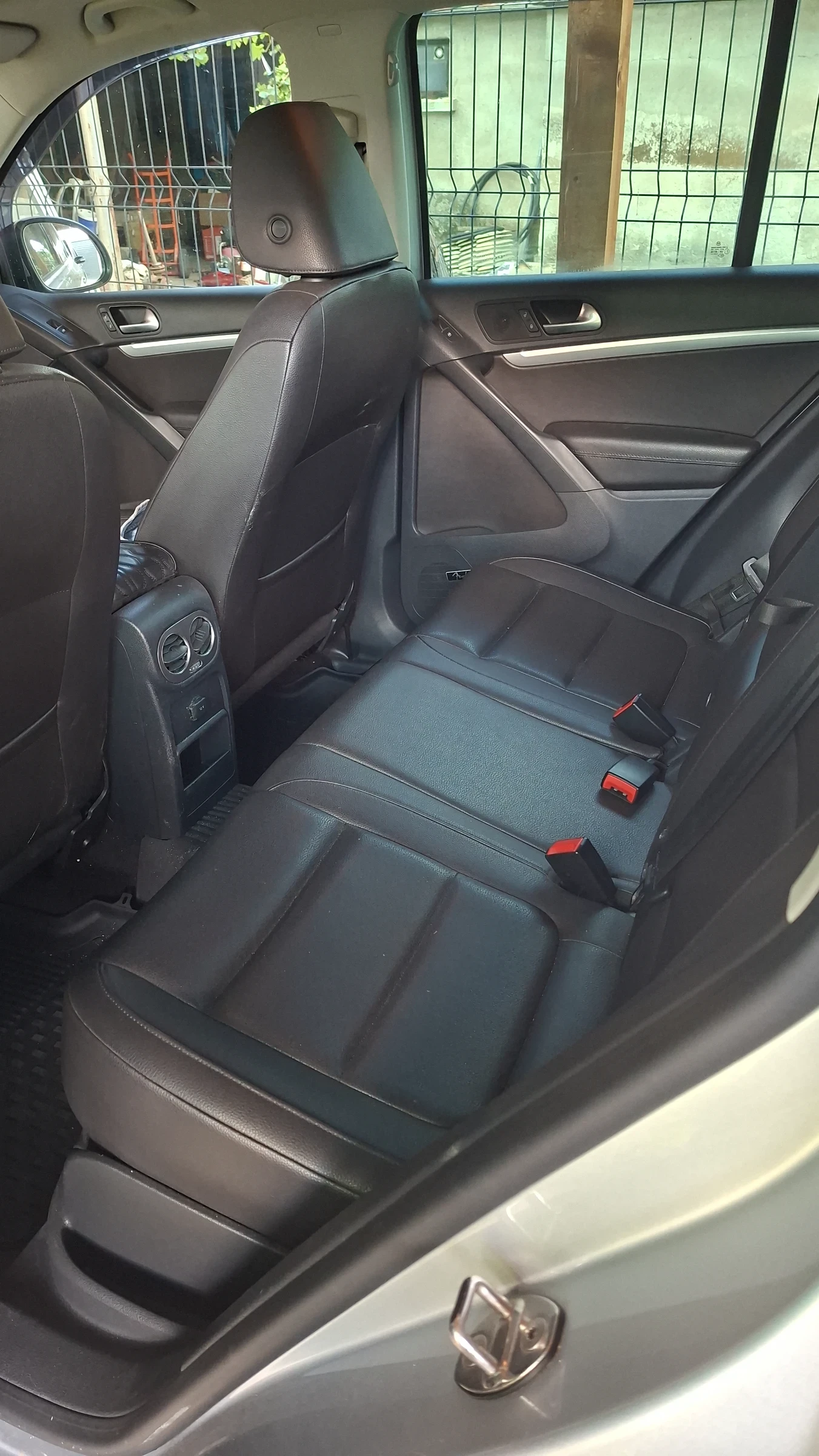 VW Tiguan, снимка 5 - Автомобили и джипове - 56357603