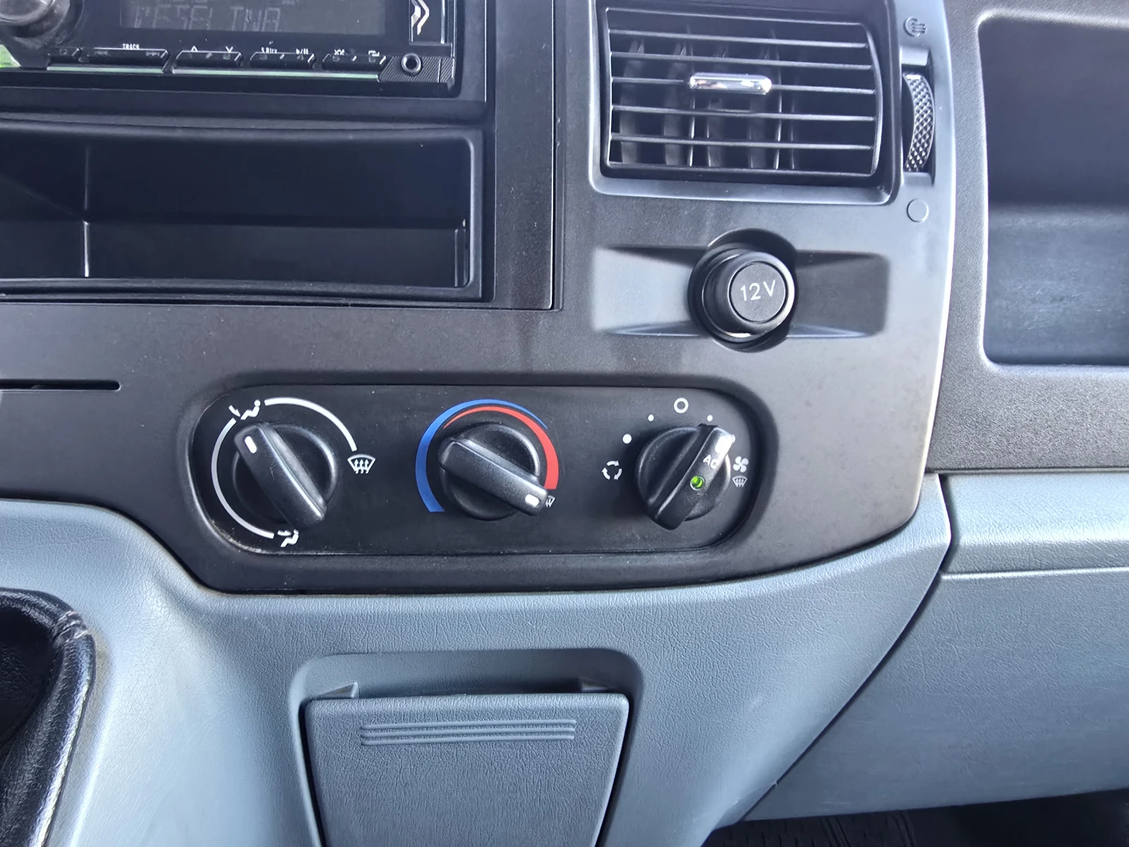 Ford Transit 6+ 1!!Климатик* 6-скорости!!, снимка 11 - Бусове и автобуси - 55253488