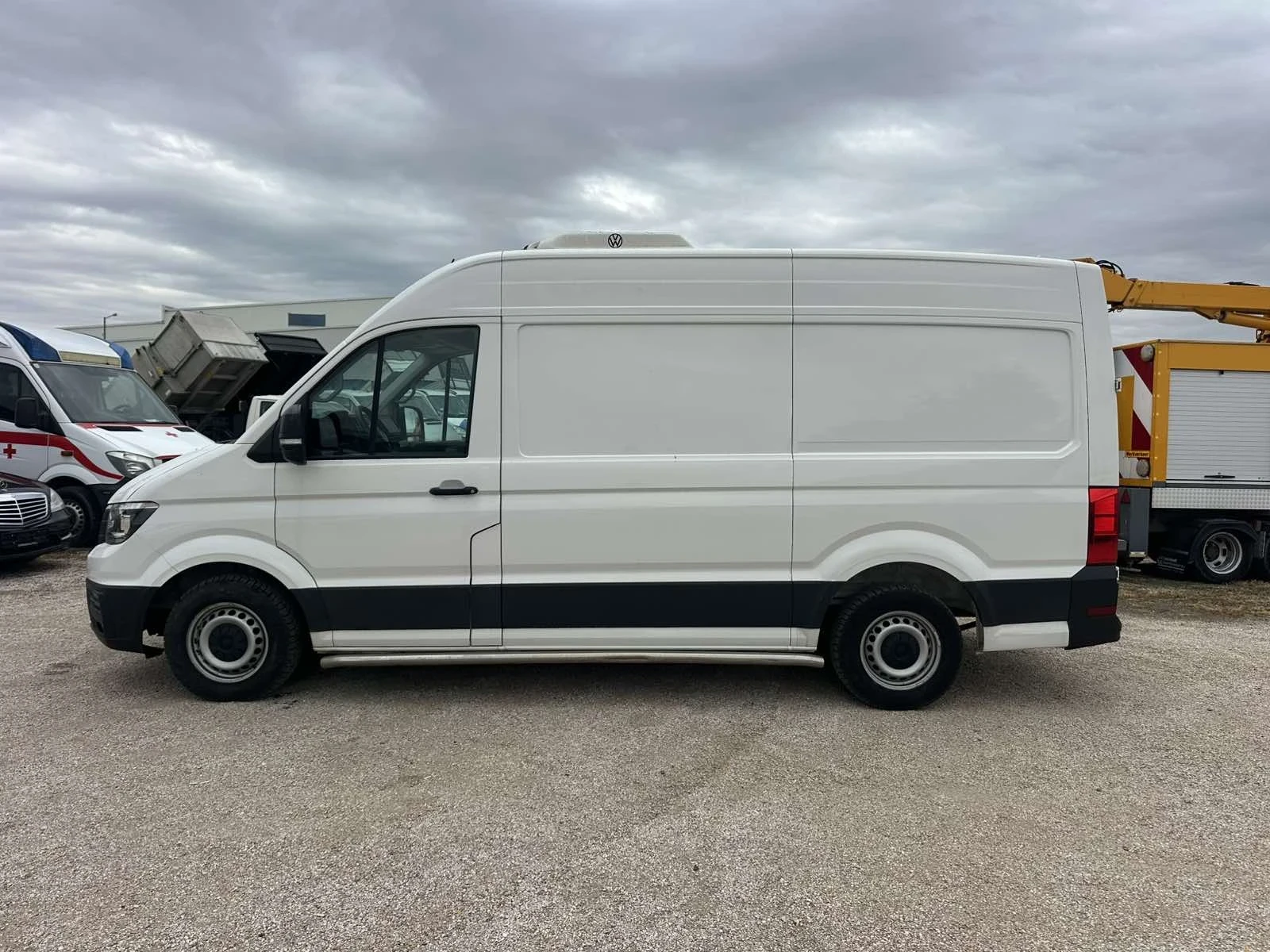 VW Crafter Хладилен, снимка 4 - Бусове и автобуси - 56469989