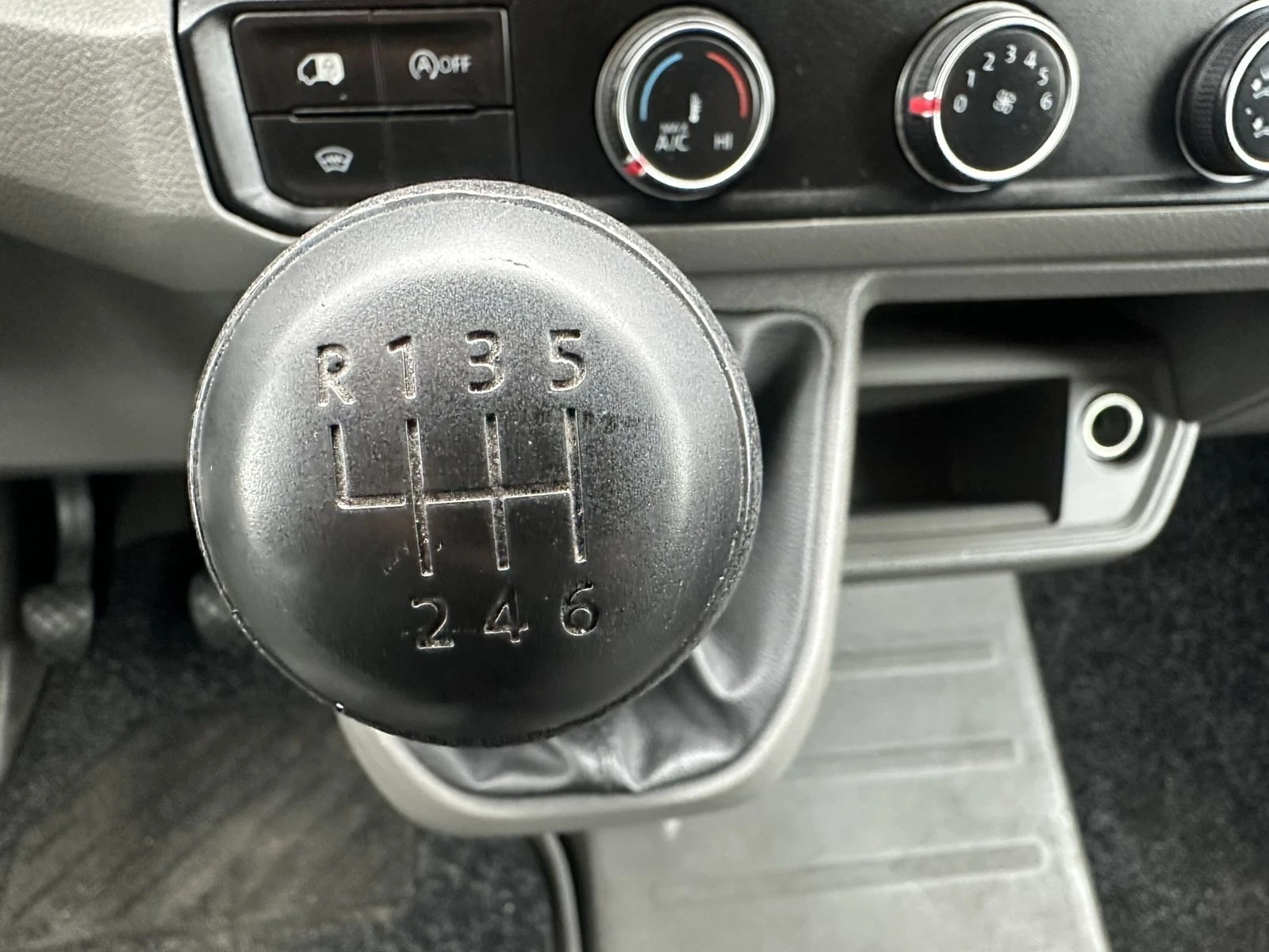 VW Crafter Хладилен, снимка 12 - Бусове и автобуси - 56469989