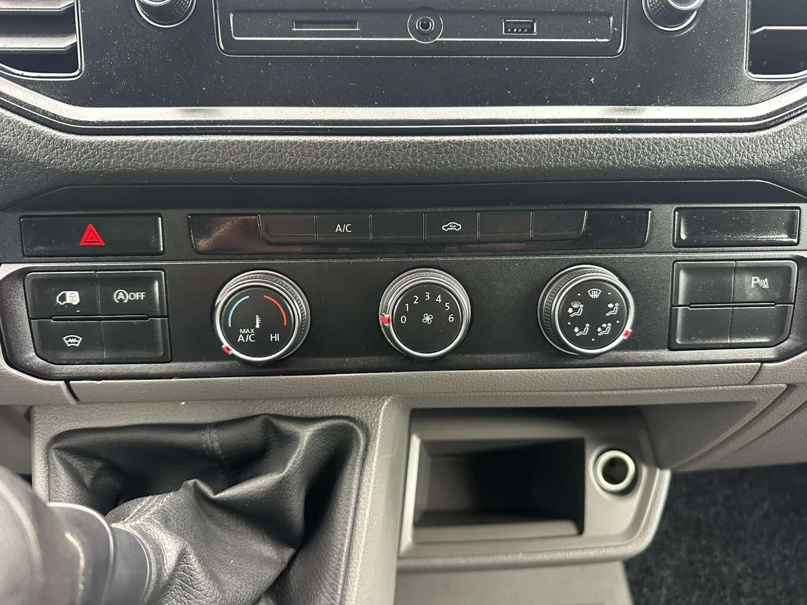 VW Crafter Хладилен, снимка 13 - Бусове и автобуси - 56469989