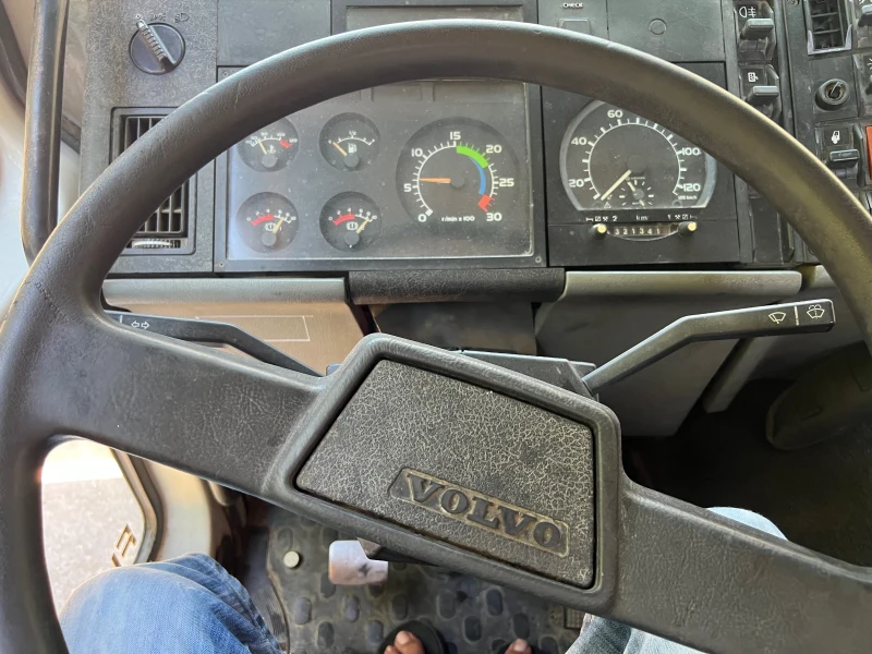 Volvo Fl Самосвал 10т, снимка 8 - Камиони - 52925134
