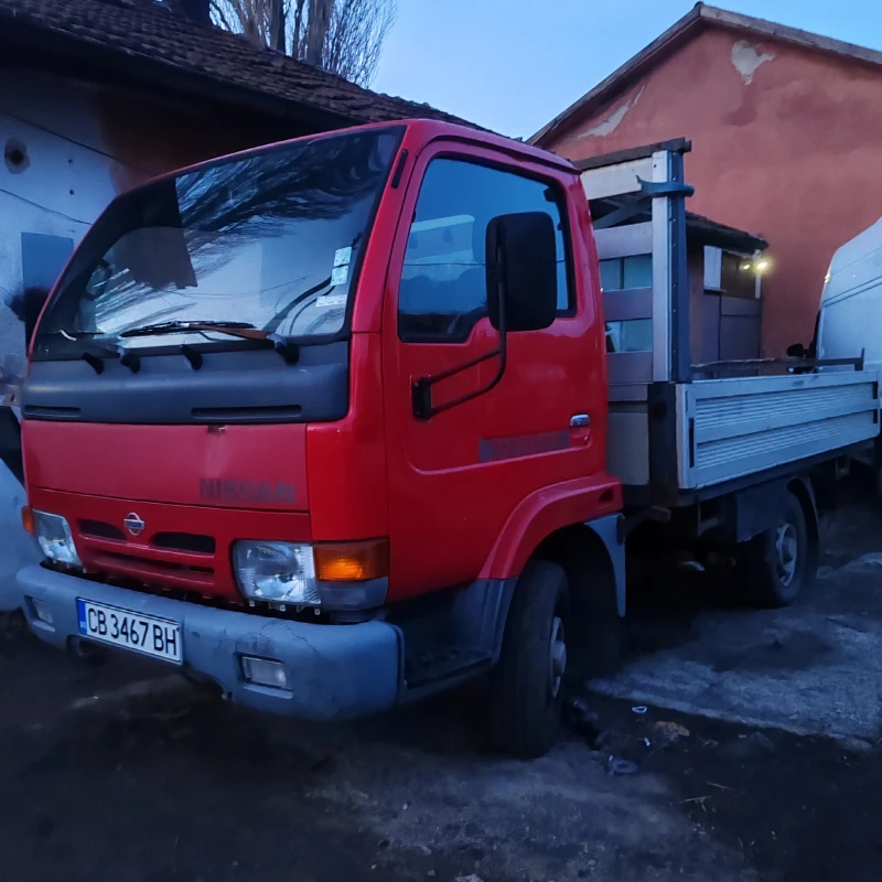 Nissan 2.3 Бордови, снимка 2 - Камиони - 52970163