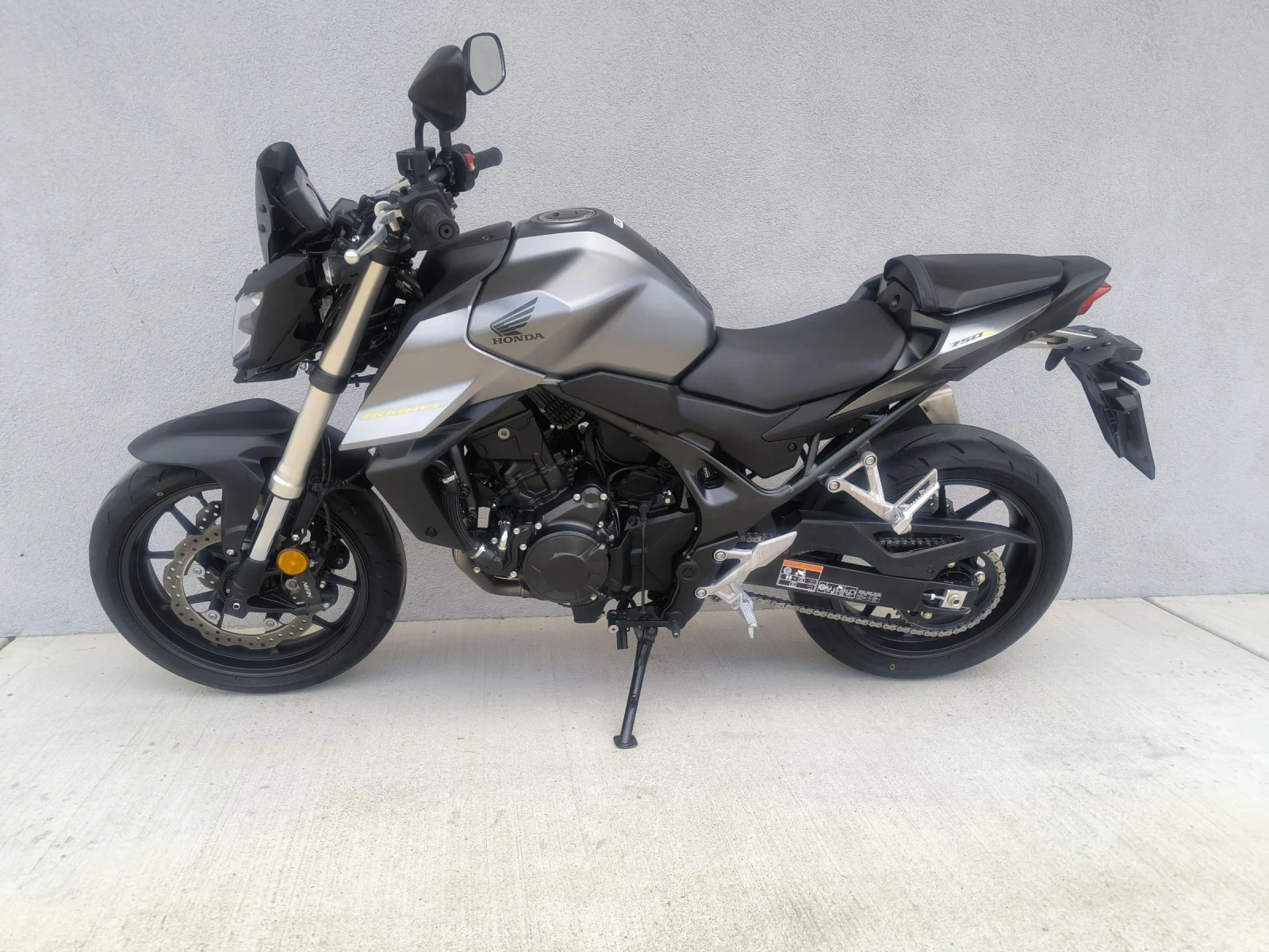 Honda Hornet 750, 2023 година  - изображение 9