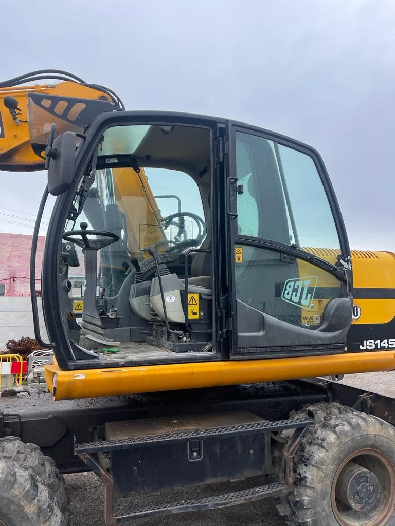 Багер JCB JS 145W, снимка 4 - Индустриална техника - 56078277