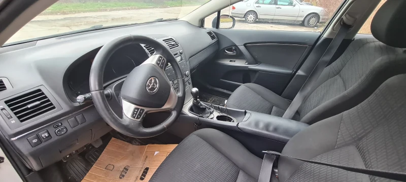 Toyota Avensis, снимка 10 - Автомобили и джипове - 48824909