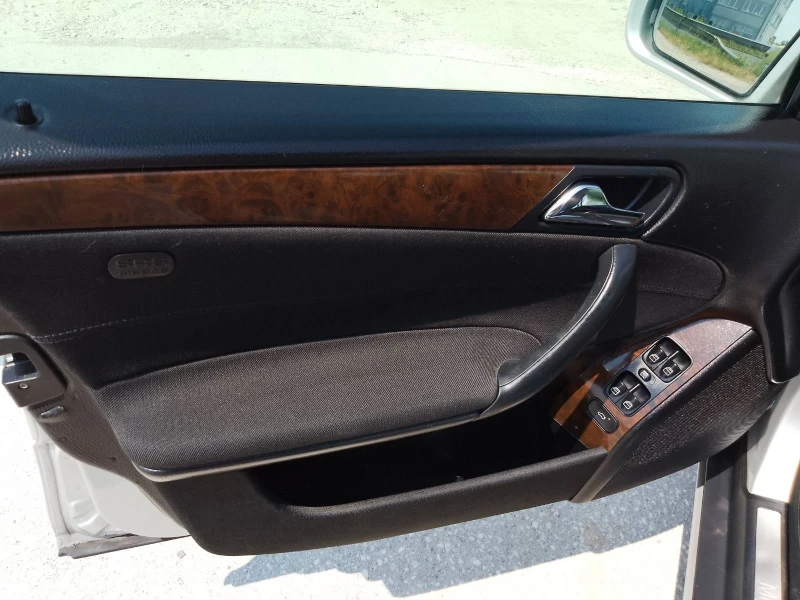 Mercedes-Benz C 220 Ц220, снимка 7 - Автомобили и джипове - 50662436