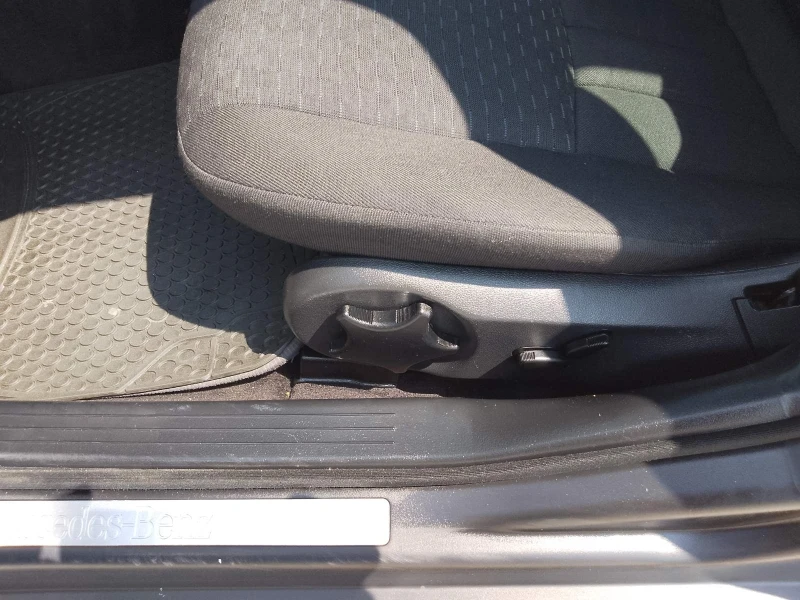 Mercedes-Benz C 220 Ц220, снимка 11 - Автомобили и джипове - 50662436
