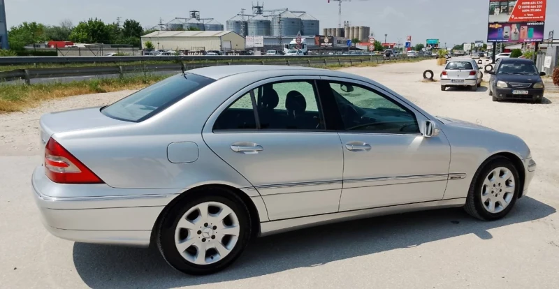 Mercedes-Benz C 220 Ц220, снимка 4 - Автомобили и джипове - 50662436