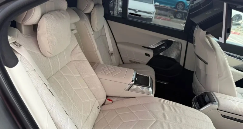 BMW 760 e Plug-in Hybrid xDrive, снимка 12 - Автомобили и джипове - 52096711
