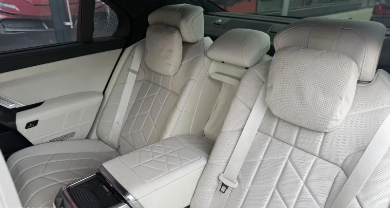 BMW 760 e Plug-in Hybrid xDrive, снимка 11 - Автомобили и джипове - 52096711