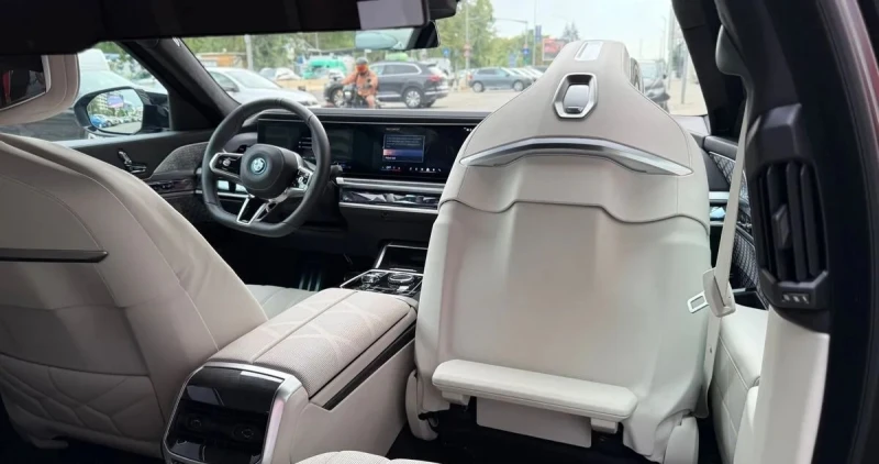BMW 760 e Plug-in Hybrid xDrive, снимка 13 - Автомобили и джипове - 52096711