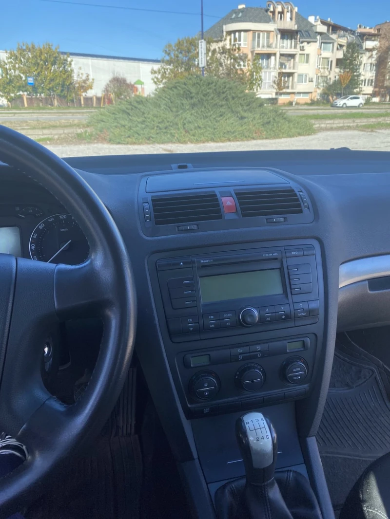 Skoda Octavia 2.0tdi, снимка 15 - Автомобили и джипове - 52431312
