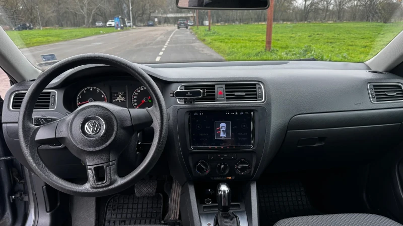 VW Jetta MK6, снимка 14 - Автомобили и джипове - 52907286