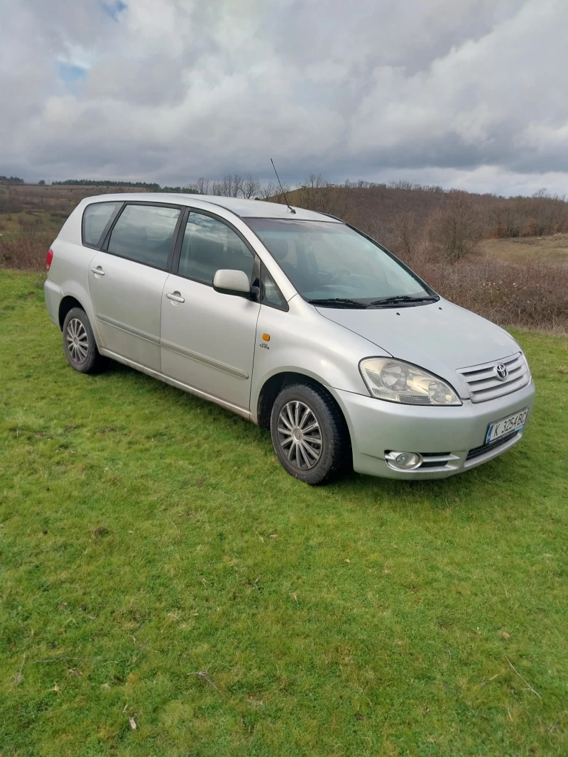 Toyota Avensis verso Ван, снимка 4 - Автомобили и джипове - 52961920