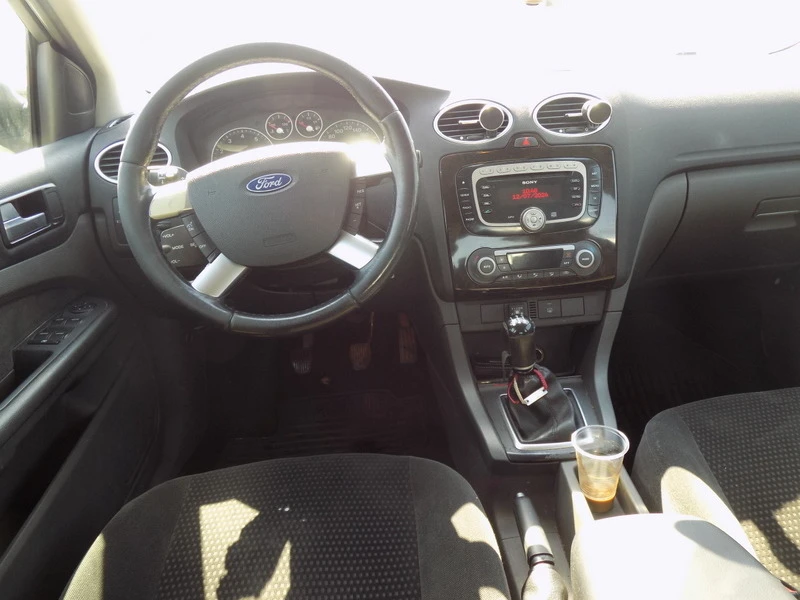 Ford Focus 1.6i, снимка 3 - Автомобили и джипове - 46593252