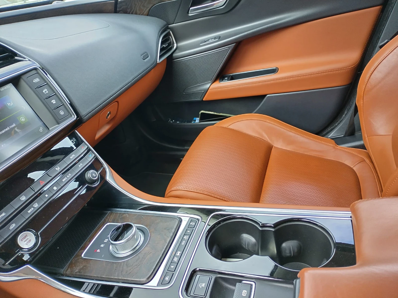 Jaguar XE 200hp 2.0 petrol automatic gearbox  - изображение 10