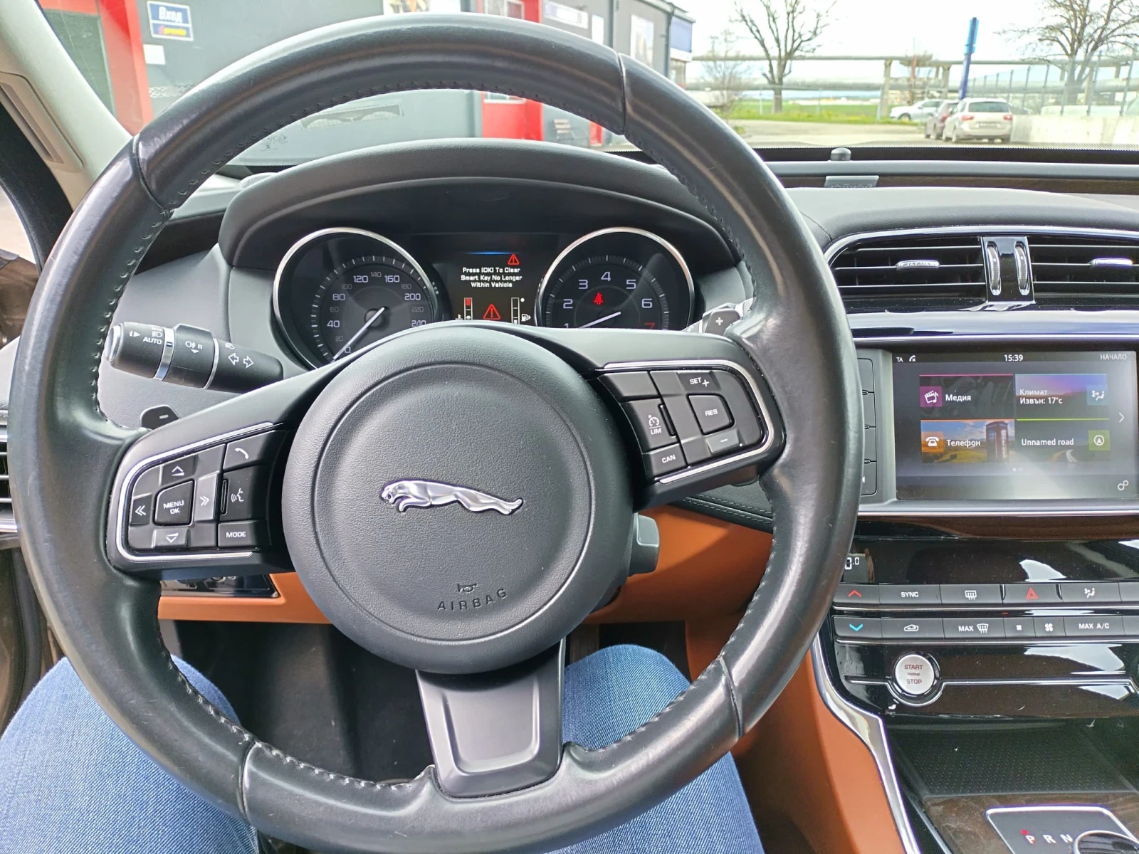 Jaguar XE 200hp 2.0 petrol automatic gearbox  - изображение 9