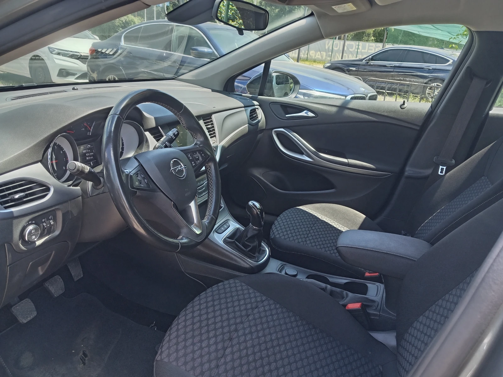 Opel Astra 1.2T  - изображение 7