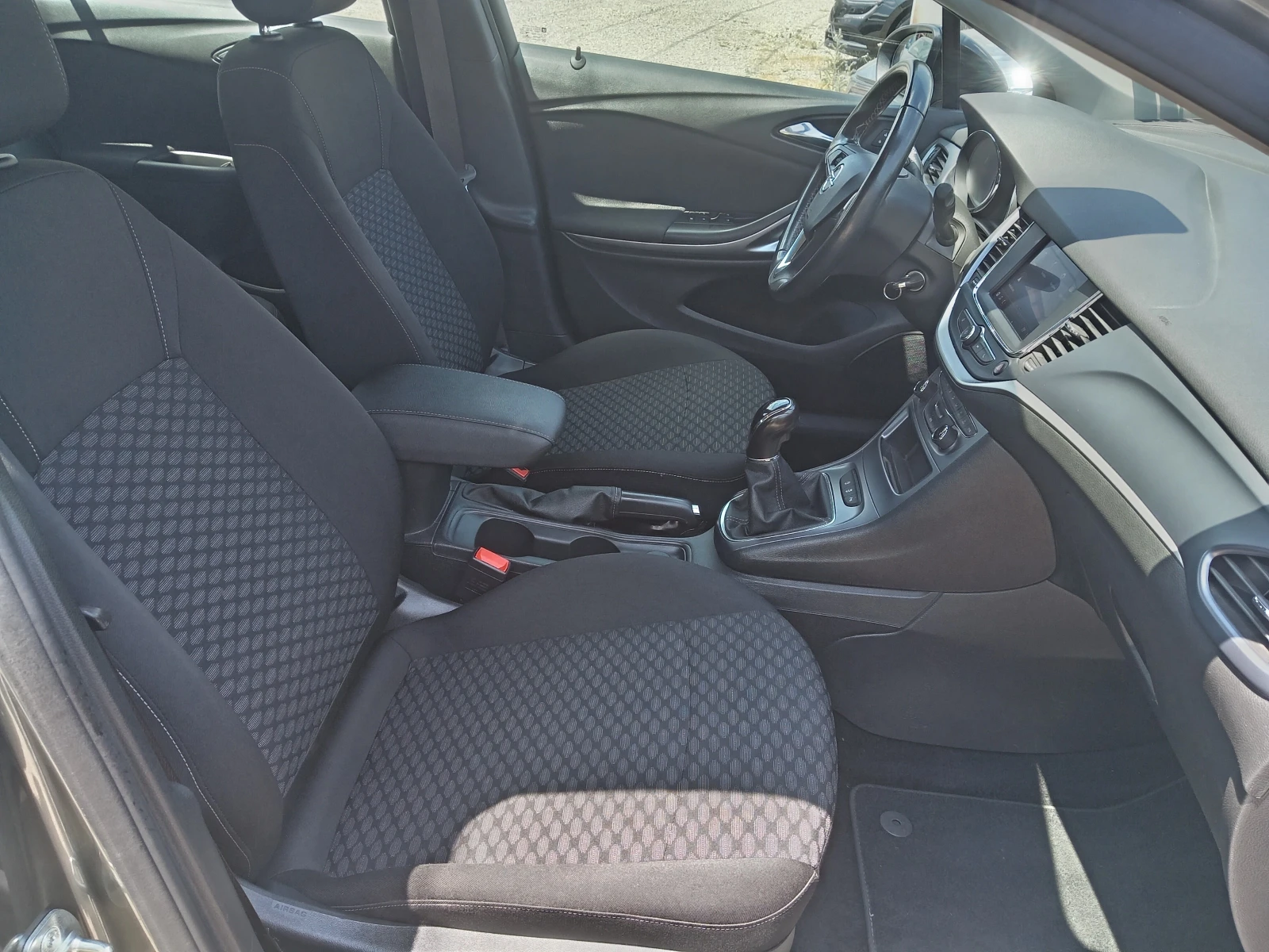 Opel Astra 1.2T  - изображение 9