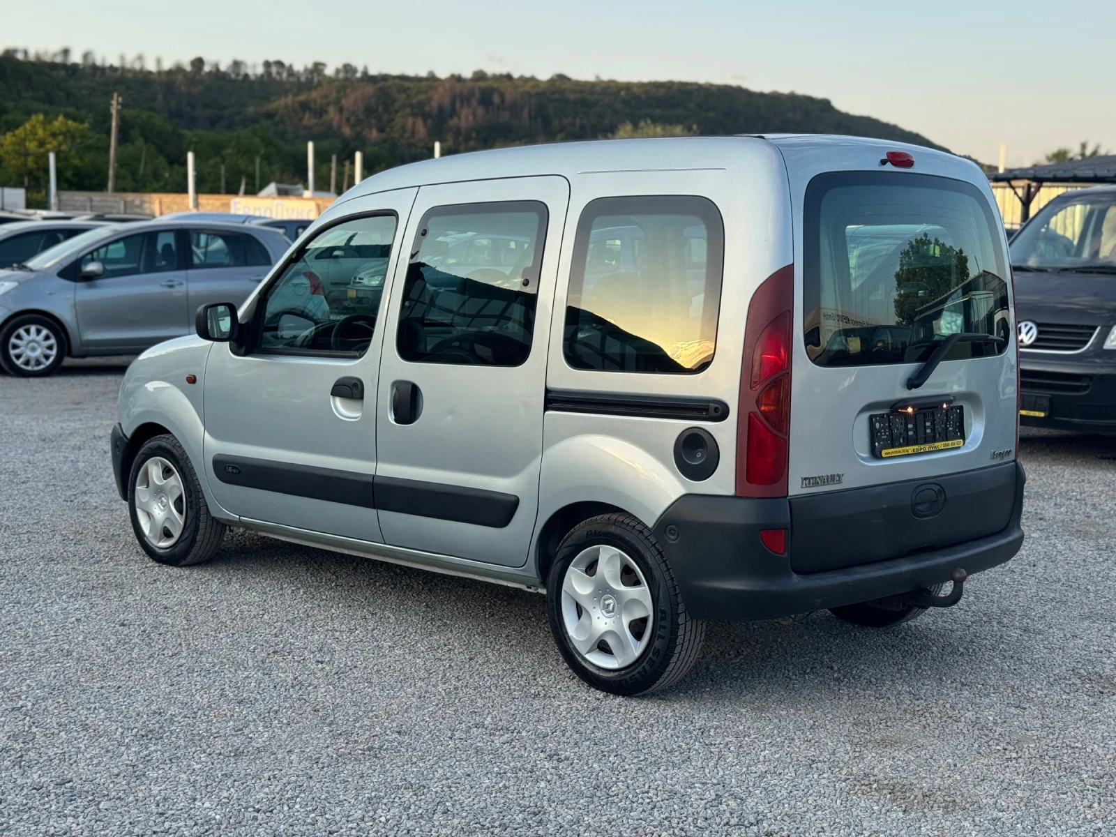 Renault Kangoo 1.6i 95кс КЛИМАТИК 4-врати - изображение 8
