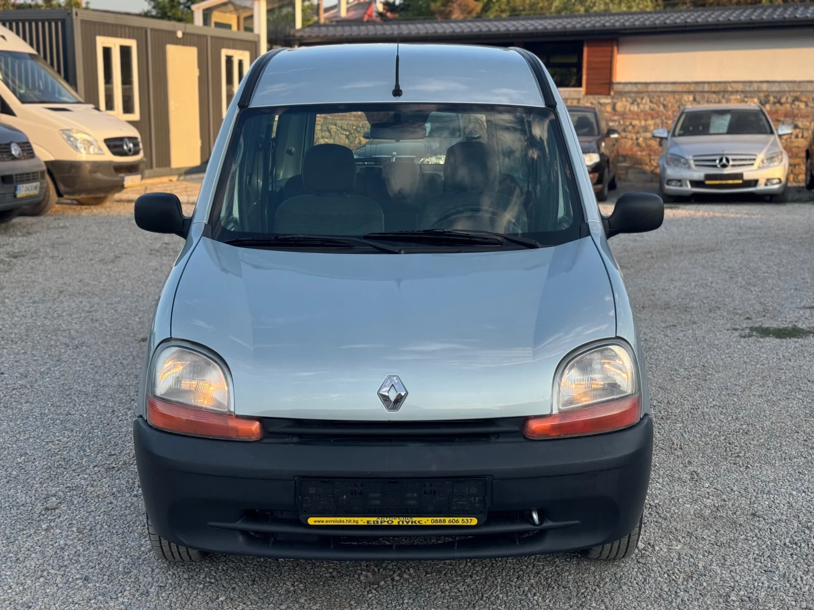 Renault Kangoo 1.6i 95кс КЛИМАТИК 4-врати - изображение 2