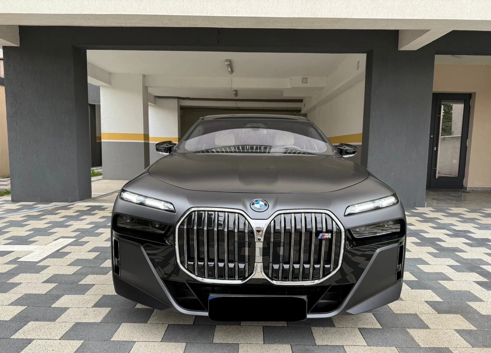BMW 760 e Plug-in Hybrid xDrive - изображение 4
