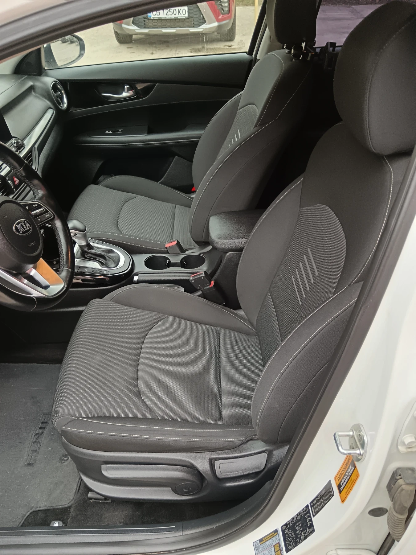 Kia Ceed FORTE 5 2.0 LPG, снимка 8 - Автомобили и джипове - 54452817