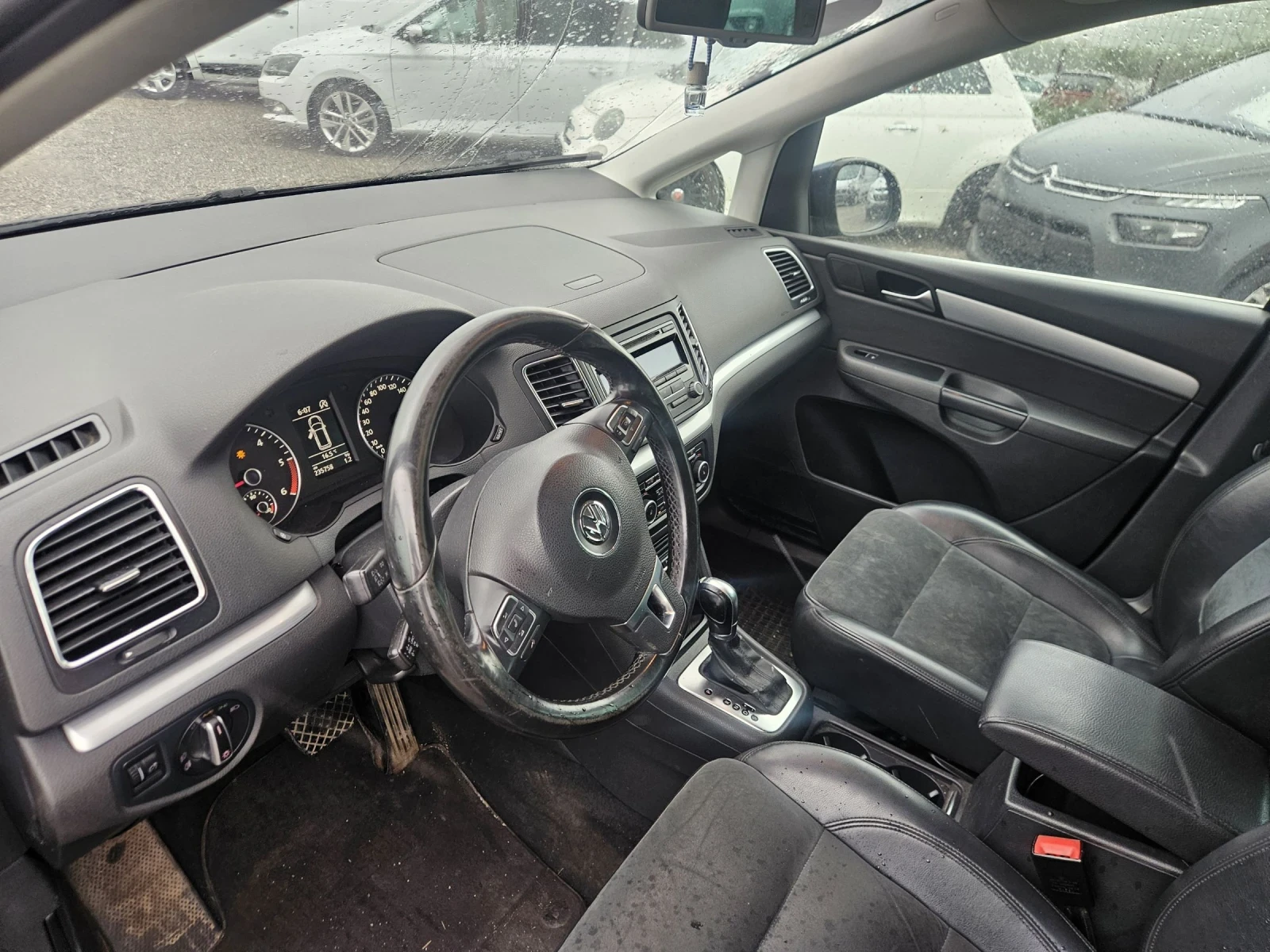 VW Sharan 2.0 TDI DSG , снимка 7 - Автомобили и джипове - 54575585