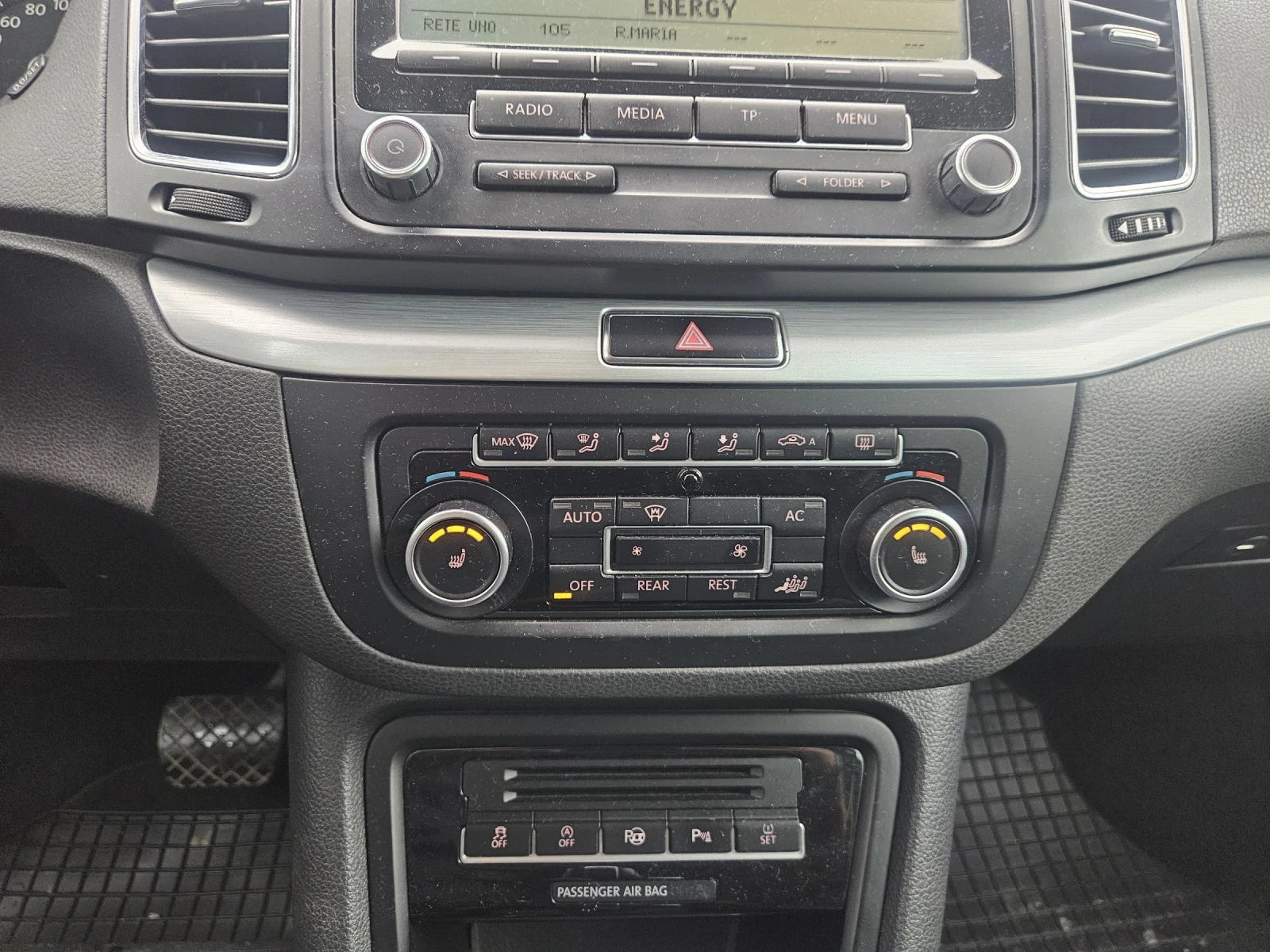 VW Sharan 2.0 TDI DSG , снимка 10 - Автомобили и джипове - 54575585