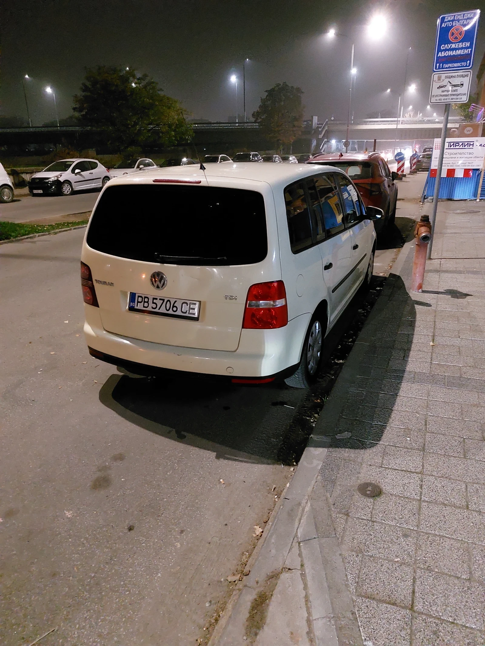 VW Touran 1.9 TDI 105 к.с DSG, снимка 6 - Автомобили и джипове - 55192477
