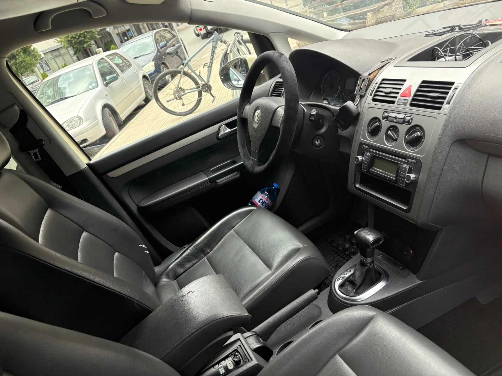 VW Touran 1.9 TDI 105 к.с DSG 6+ 1, снимка 11 - Автомобили и джипове - 56249217