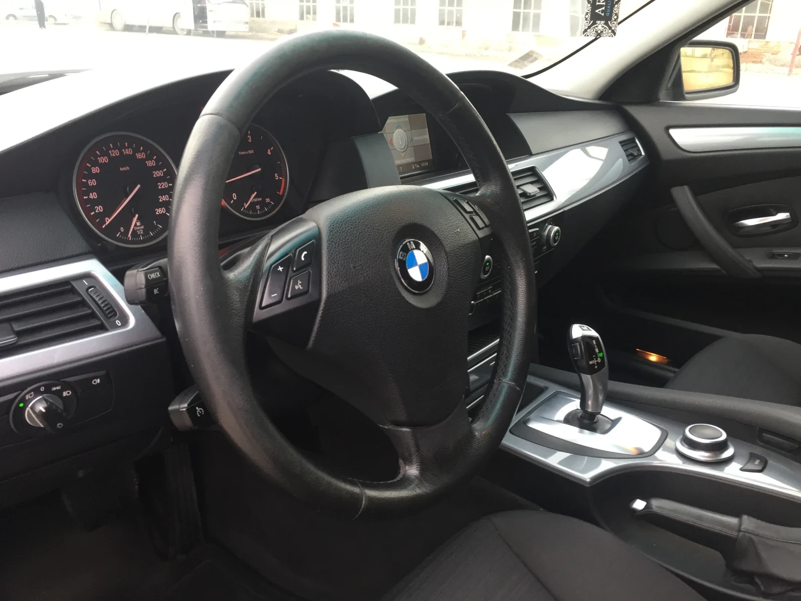 BMW 525 Facelift, снимка 9 - Автомобили и джипове - 55618493