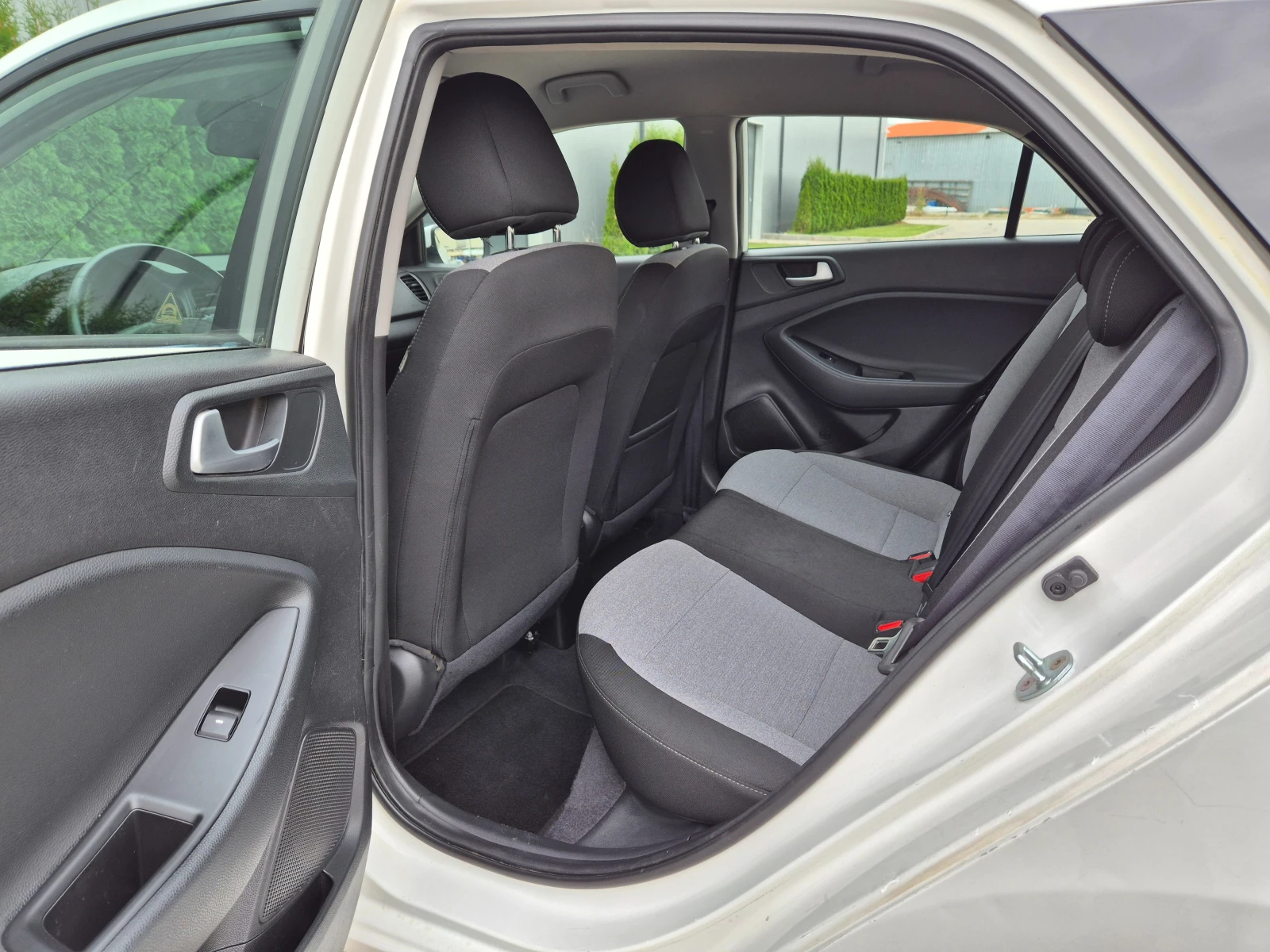 Hyundai I20 1.4i Avtomat Швейцария , снимка 11 - Автомобили и джипове - 56232734