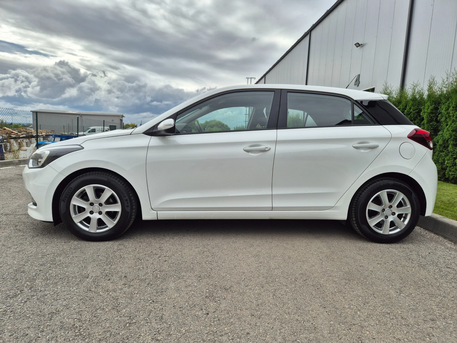 Hyundai I20 1.4i Avtomat Швейцария , снимка 10 - Автомобили и джипове - 56232734