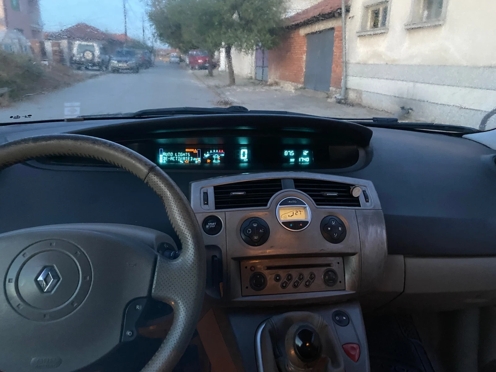 Renault Scenic 1.9TDI, снимка 2 - Автомобили и джипове - 56609401