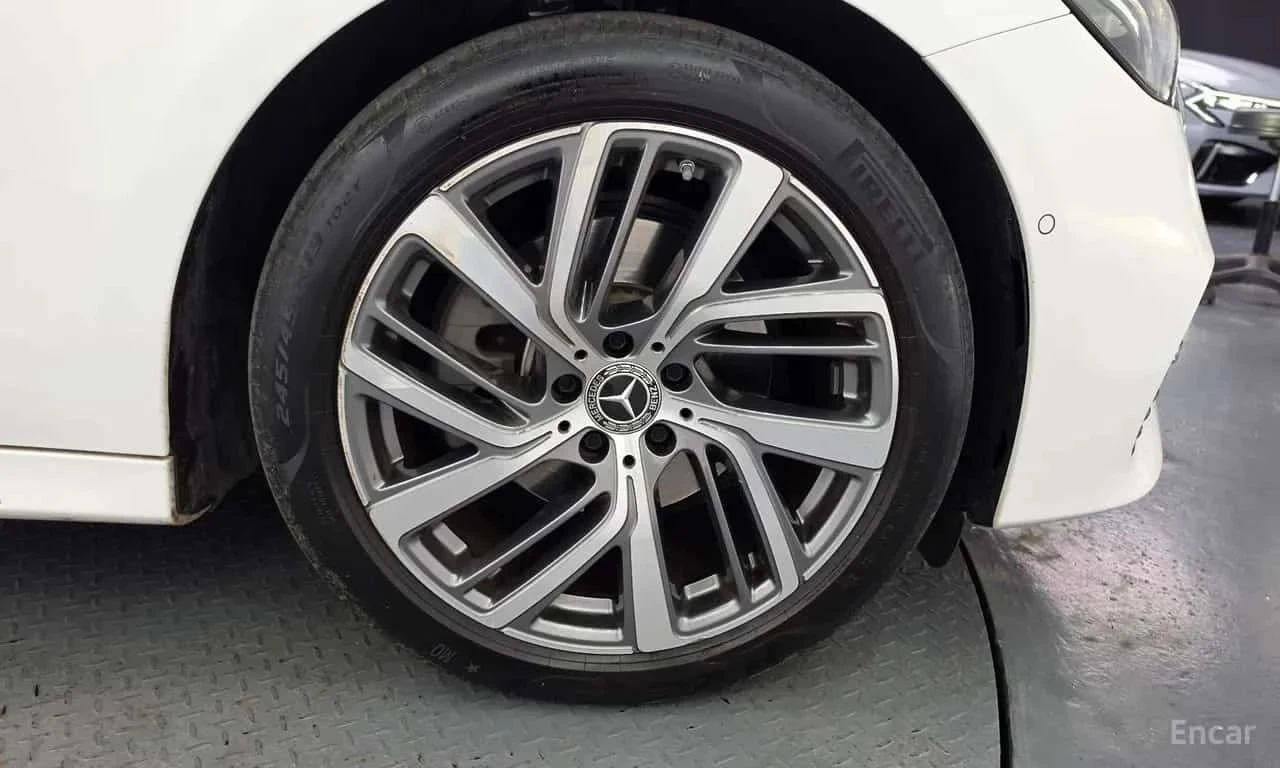Mercedes-Benz E 220, снимка 5 - Автомобили и джипове - 56684766