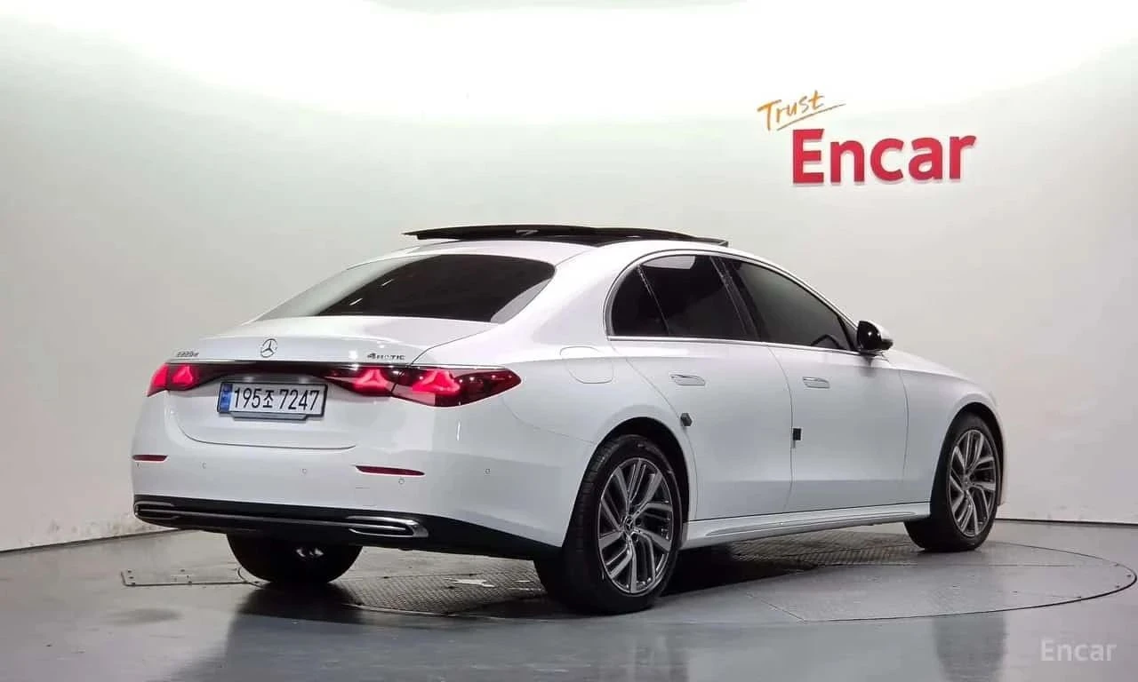 Mercedes-Benz E 220, снимка 2 - Автомобили и джипове - 56684766