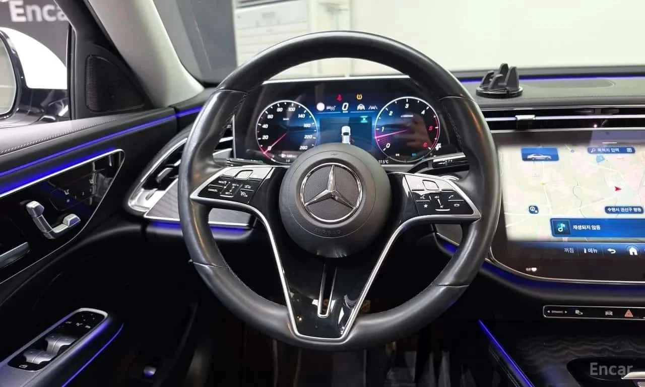 Mercedes-Benz E 220, снимка 13 - Автомобили и джипове - 56684766