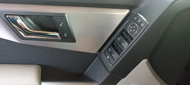 Mercedes-Benz GLK, снимка 9 - Автомобили и джипове - 52472276