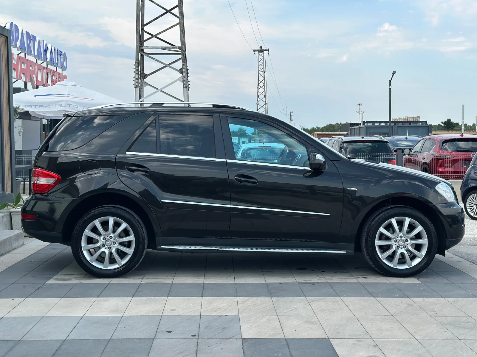 Mercedes-Benz ML 300 * Facelift* 3xTV* СЕРВИЗНА ИСТОРИЯ* ГАРАНЦИЯ*  - изображение 7