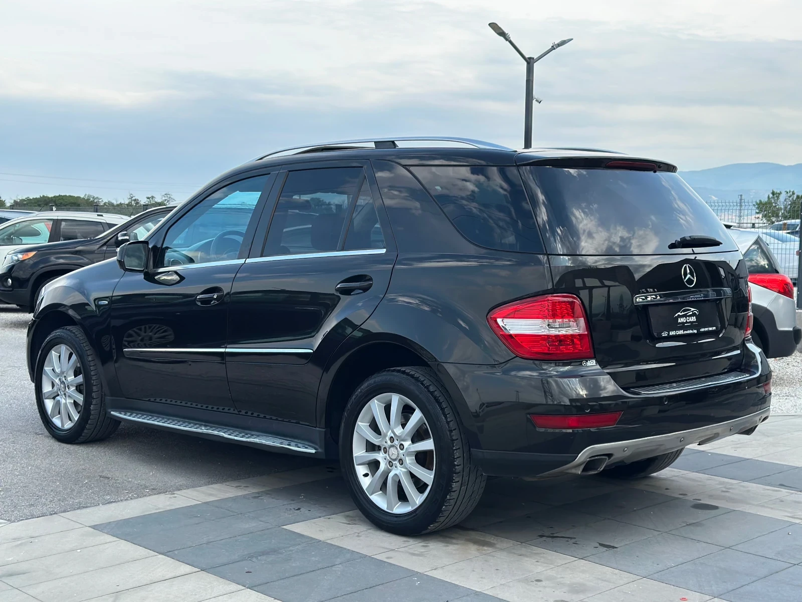 Mercedes-Benz ML 300 * Facelift* 3xTV* СЕРВИЗНА ИСТОРИЯ* ГАРАНЦИЯ*  - изображение 4