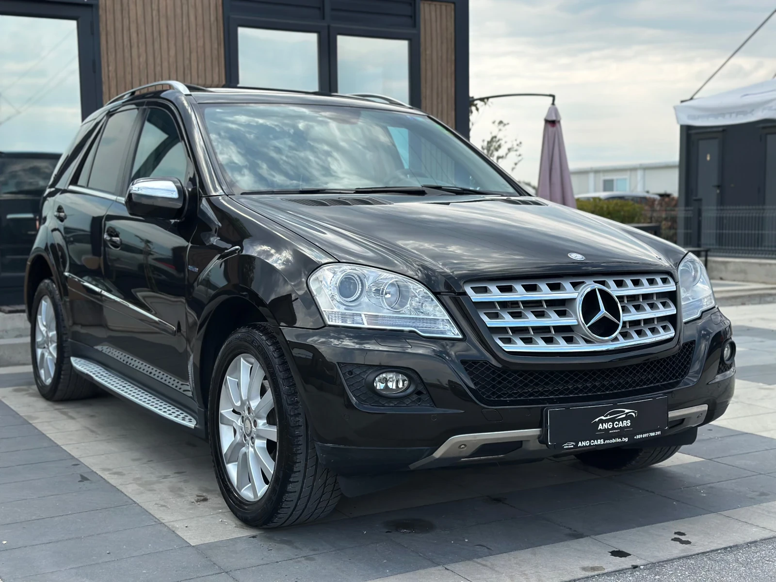 Mercedes-Benz ML 300 * Facelift* 3xTV* СЕРВИЗНА ИСТОРИЯ* ГАРАНЦИЯ*  - изображение 2