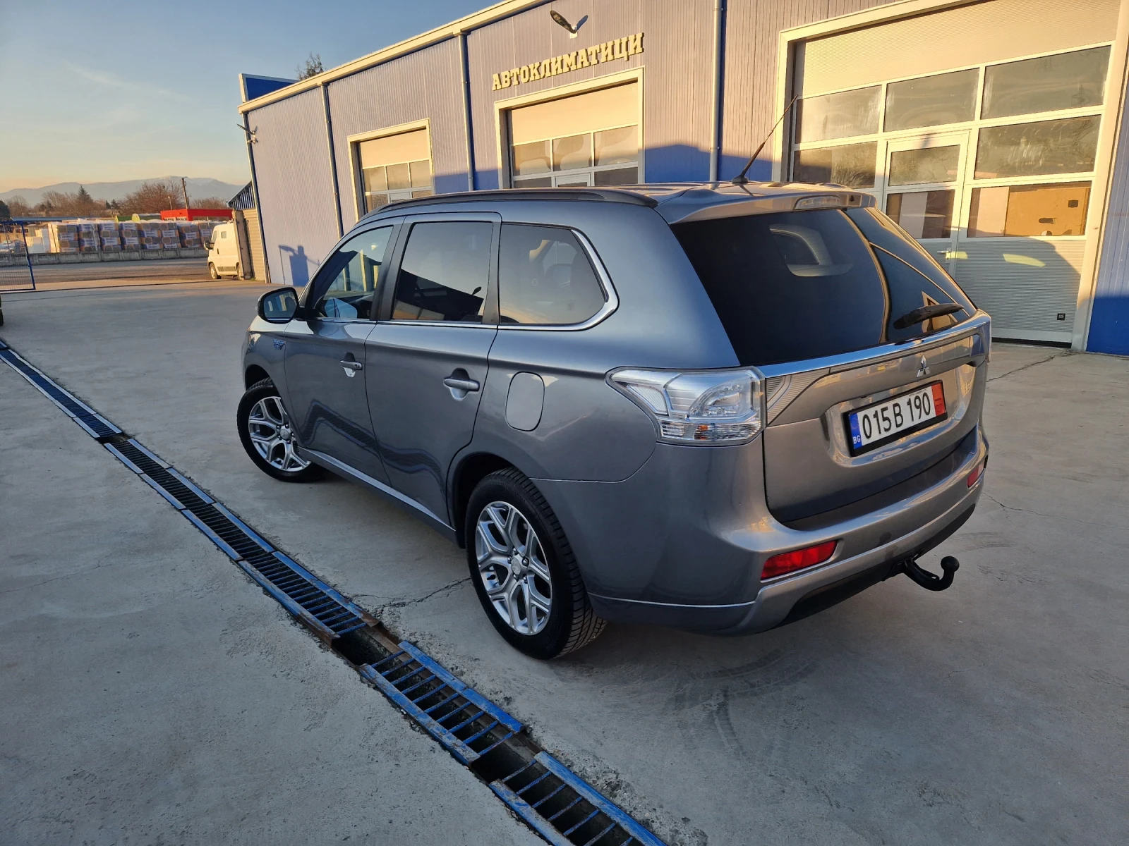 Mitsubishi Outlander 2.0 benzin-PLUG-IN HYBRID, NOV VNOS ITALIA KATO NO - изображение 7