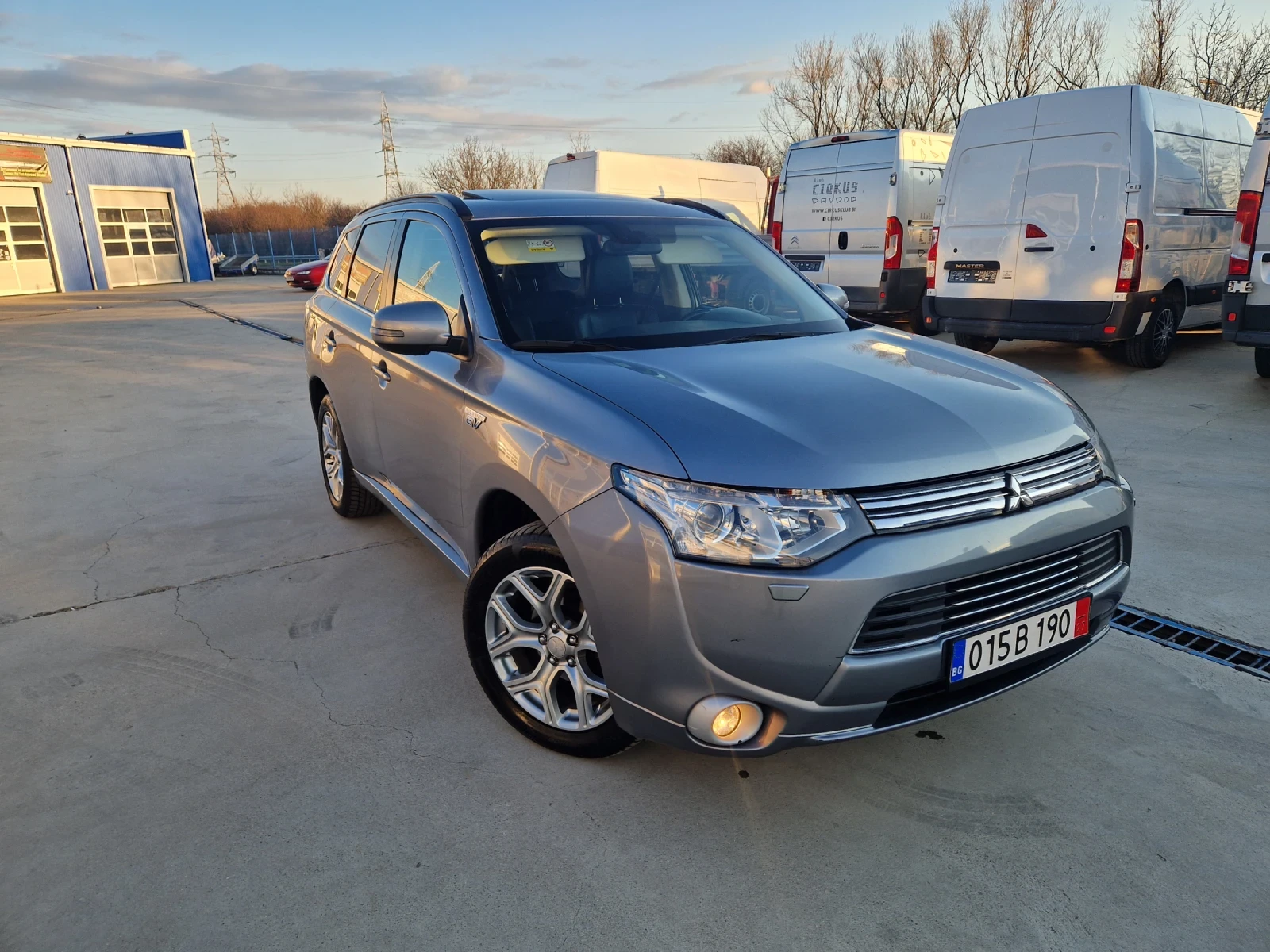 Mitsubishi Outlander 2.0 benzin-PLUG-IN HYBRID, NOV VNOS ITALIA KATO NO - изображение 2