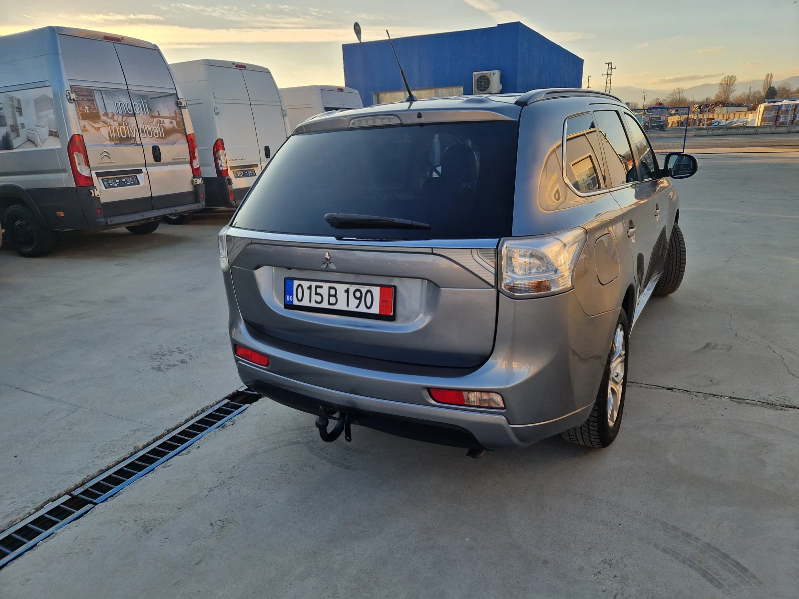 Mitsubishi Outlander 2.0 benzin-PLUG-IN HYBRID, NOV VNOS ITALIA KATO NO - изображение 6