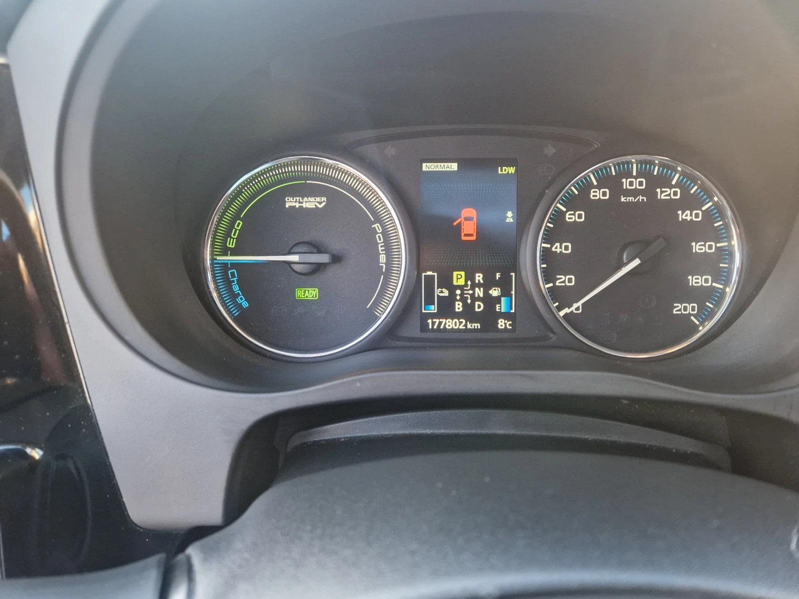 Mitsubishi Outlander 2.0 benzin-PLUG-IN HYBRID, NOV VNOS ITALIA KATO NO - изображение 9