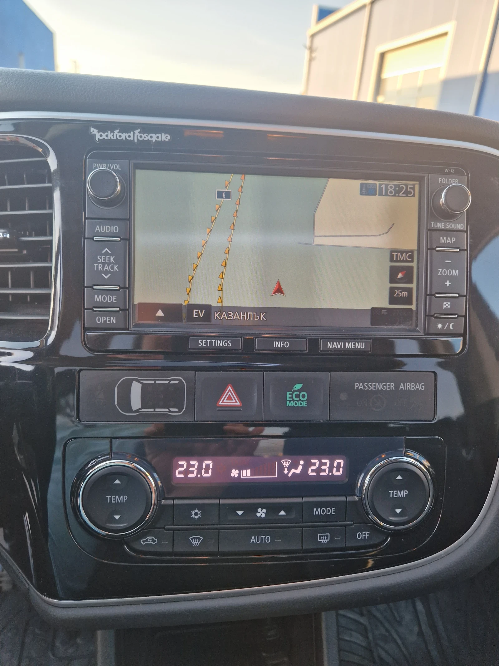 Mitsubishi Outlander 2.0 benzin-PLUG-IN HYBRID, NOV VNOS ITALIA KATO NO - изображение 10