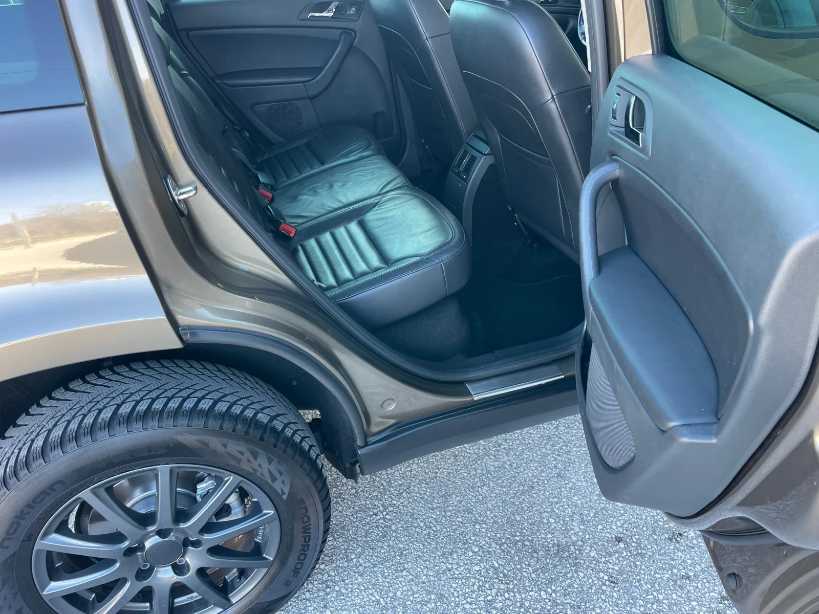 Skoda Yeti 2.0TDI 140к.с. 4х4 FULL ГЕРМАНИЯ, снимка 14 - Автомобили и джипове - 53776215