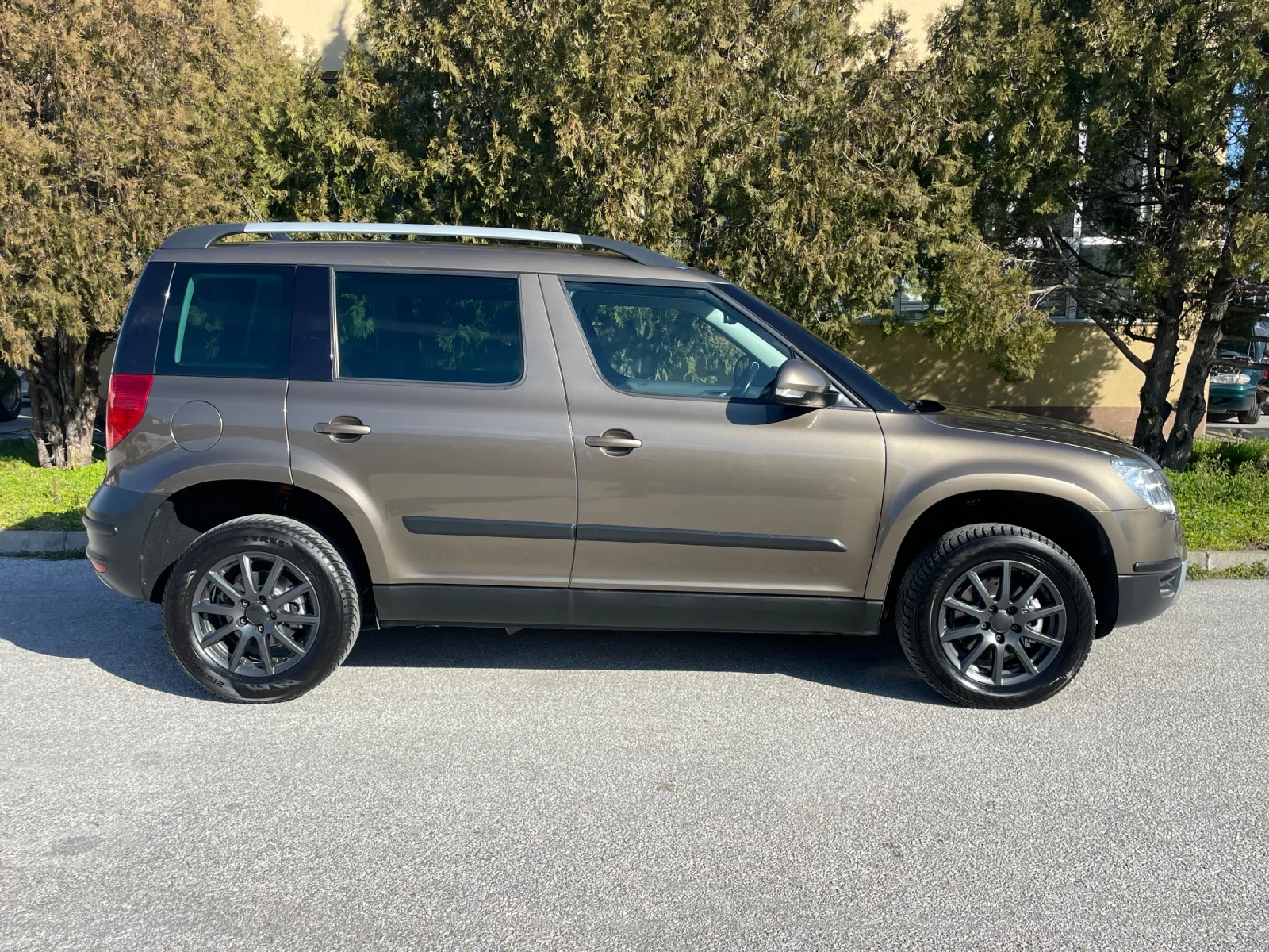 Skoda Yeti 2.0TDI 140к.с. 4х4 FULL ГЕРМАНИЯ, снимка 7 - Автомобили и джипове - 53776215